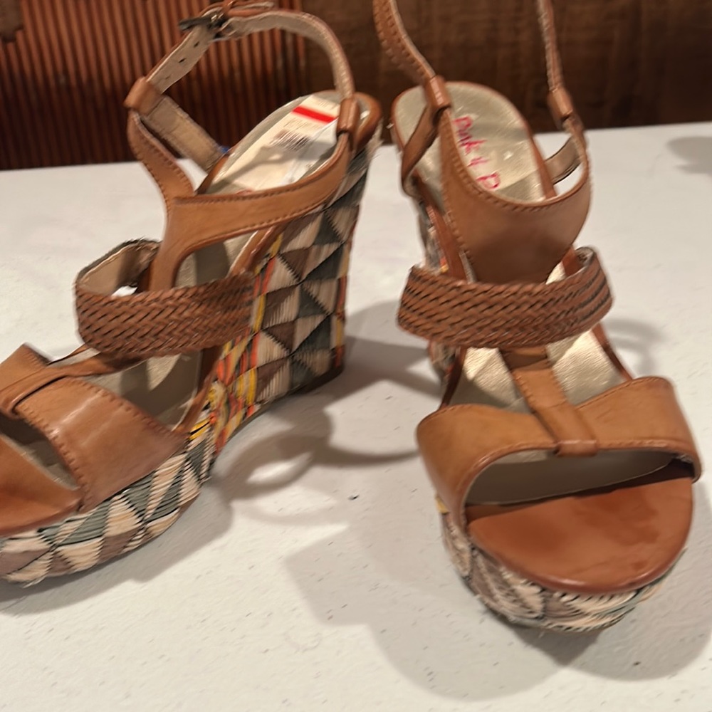 Pink & Pepper wedge sandals. Size 8